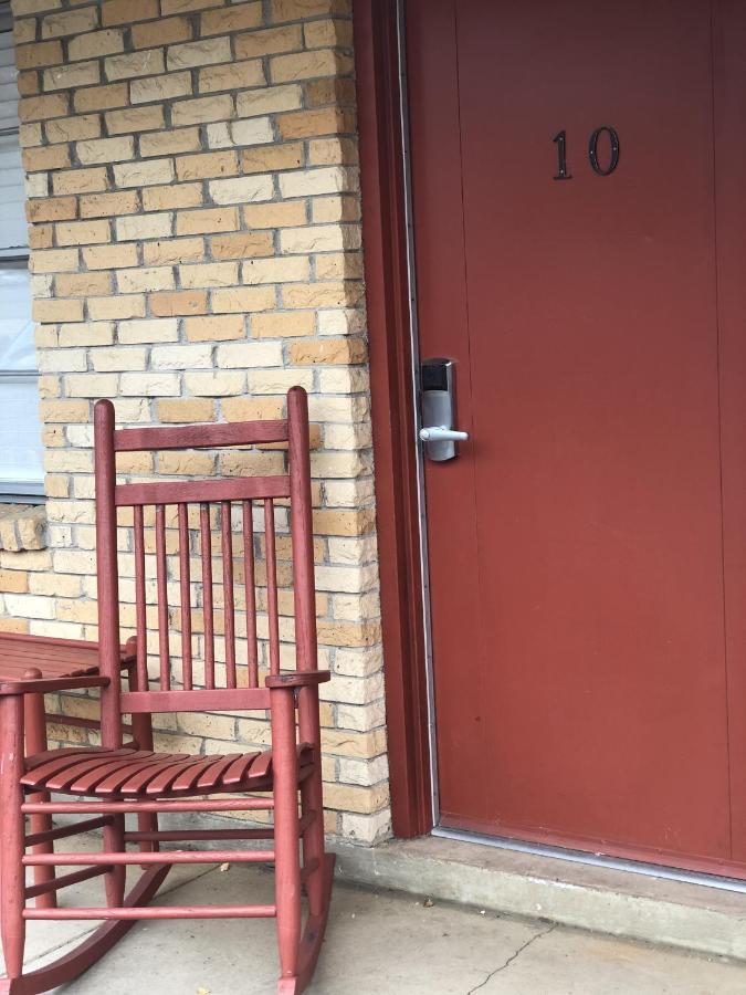 Ji11, Queen Guest Room At The Joplin Inn At The Entrance To Mountain Harbor Resort Hotel Room Mount Ida Стая снимка