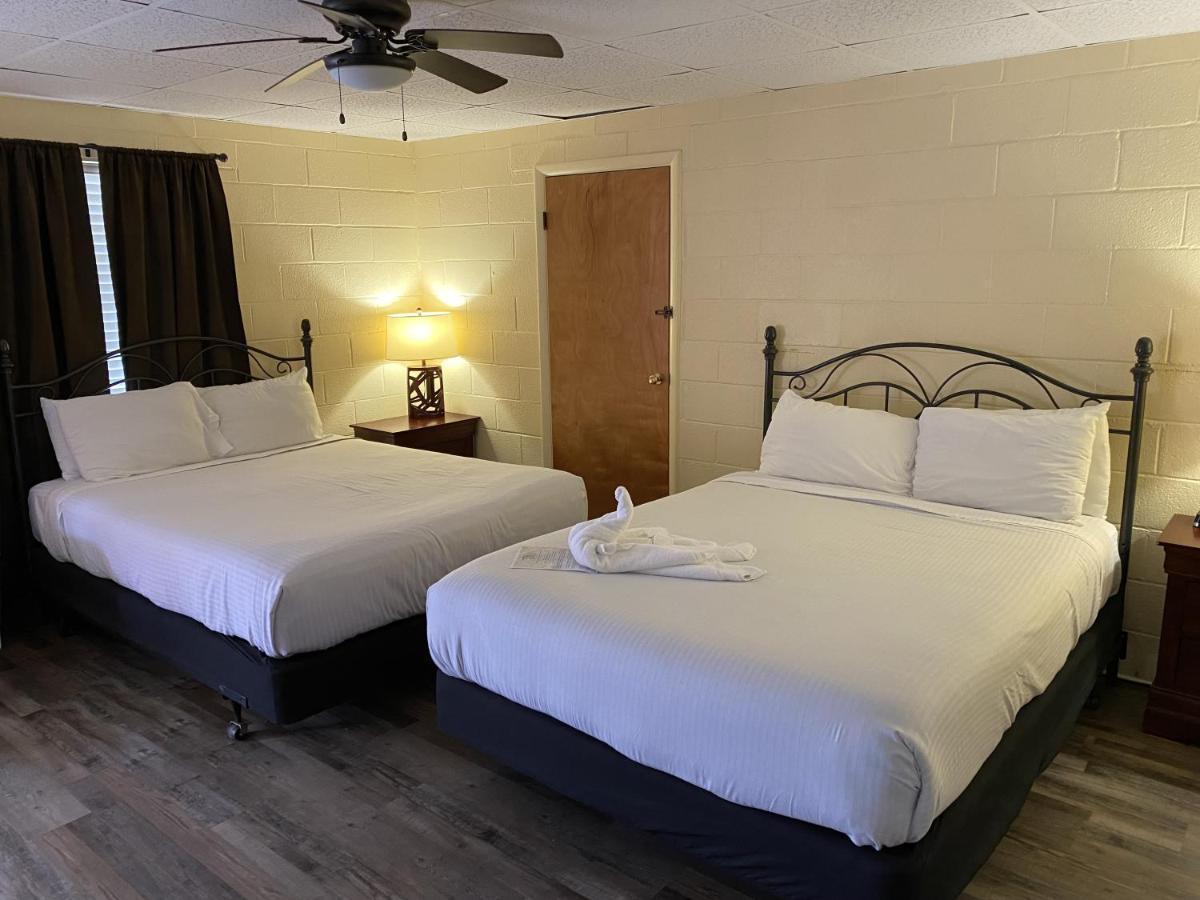 Ji11, Queen Guest Room At The Joplin Inn At The Entrance To Mountain Harbor Resort Hotel Room Mount Ida Екстериор снимка